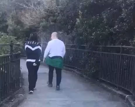 真的是人生贏家!關之琳身價超過5億,與男模親密合照惹人遐想,網友:60歲仍然有愛情?