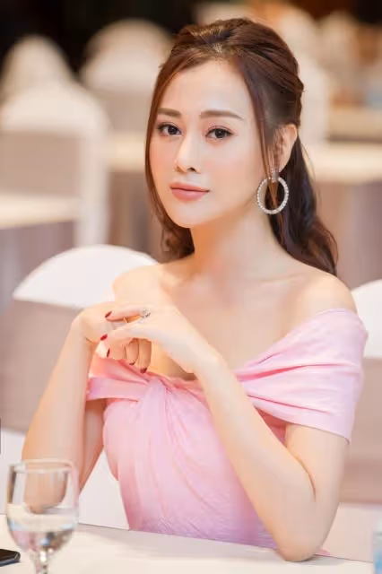 明星Phuong Oanh的美貌,吊打國內一線女星