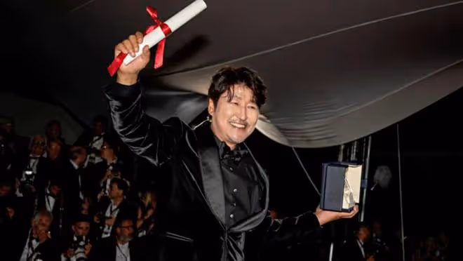 「忠武路」頂流演員,宋康昊斬獲坎城最佳男主角!韓國演技教科書《殺人回憶》~