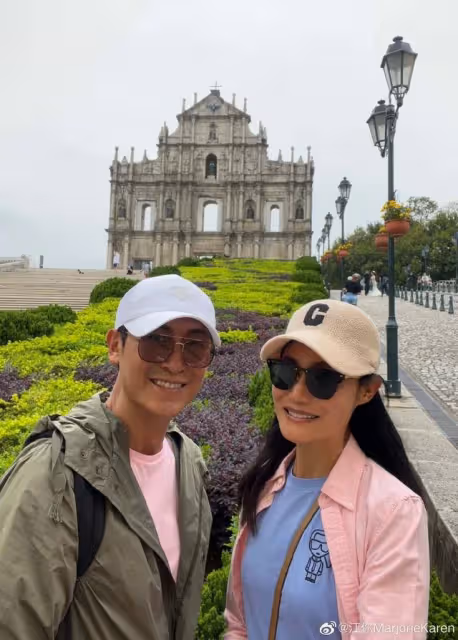 TVB視帝新劇收官!被曝現身澳洲參加兒子畢業禮,夫妻甜蜜同行