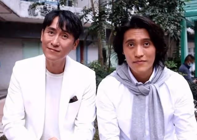 TVB視帝新劇收官!被曝現身澳洲參加兒子畢業禮,夫妻甜蜜同行