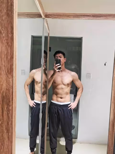 李現深夜發圖，好身材讓網友叫絕