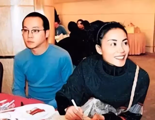 對比張柏芝、高原等情敵，53歲的王菲不僅贏了臉，還教好了孩子