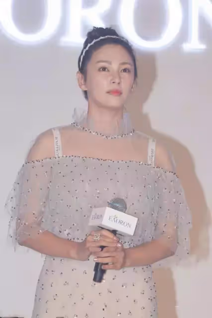 女星修圖前後對比照,差別太大,網友:這是「照騙」吧