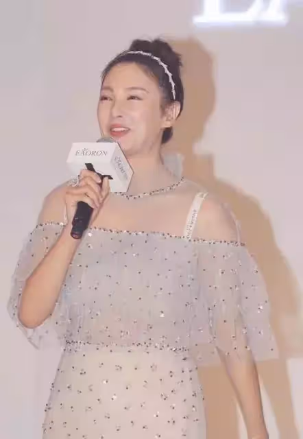 女星修圖前後對比照，差別太大，網友：這是「照騙」吧