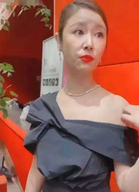 女星修圖前後對比照，差別太大，網友：這是「照騙」吧