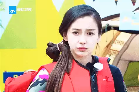 楊穎關掉濾鏡法令紋明顯,《奔跑吧》近鏡頭臉太崩,誰敢信才32歲?