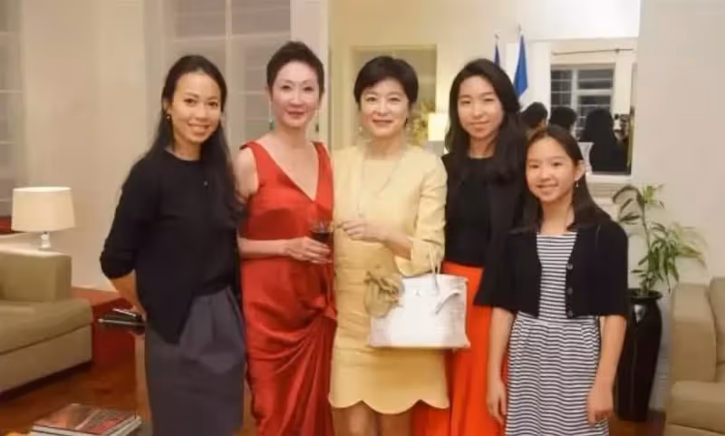林青霞的神仙顏值!3個女兒已成年令人"失望",顏值不如媽媽太像爸,網友:她爸基因太強大