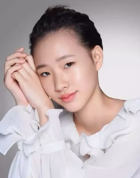 小S大女兒拍廣告大片!14歲「穿職業裝配細高跟」裝成熟,專業擺「臭臉」獲好評:或許能成下一個木村光希