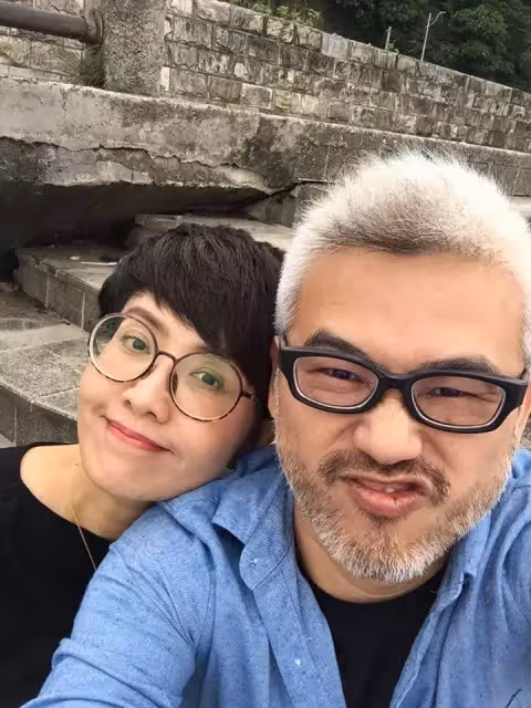 阿嬌身在演藝圈卻嚮往田園,砸千萬和爸媽一起住「買90坪山中別墅」陽臺能種花種菜,走進門「中西合璧」廚房超有品位