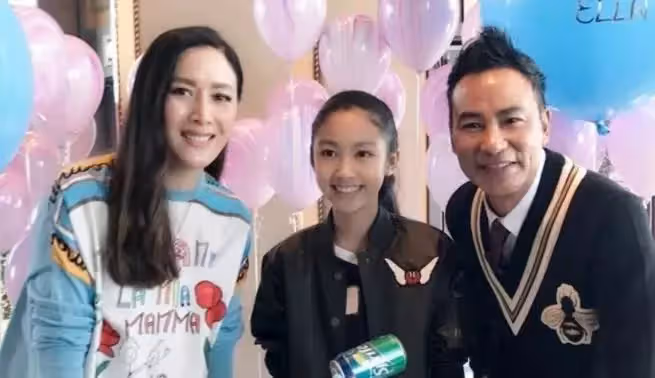 任達華16歲女兒近照曝光,纖腰長腿顔值逆天,在國外當學霸,媒讚「翻版李嘉欣」,網友:最好的教育是父母的自律和恩愛