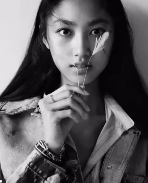 任達華16歲女兒近照曝光,纖腰長腿顔值逆天,在國外當學霸,媒讚「翻版李嘉欣」,網友:最好的教育是父母的自律和恩愛