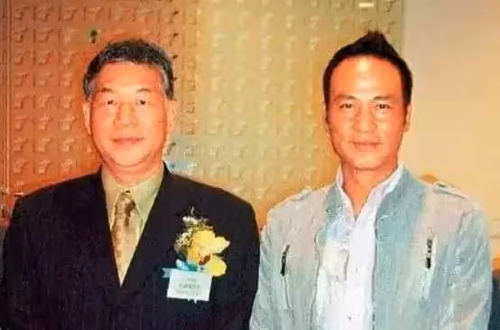 任達華16歲女兒近照曝光,纖腰長腿顔值逆天,在國外當學霸,媒讚「翻版李嘉欣」,網友:最好的教育是父母的自律和恩愛