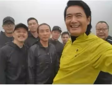 太神了!周潤發「抱過的2個孩子」一個成天王級影帝,一個成金像最佳男配:奇跡般的男人