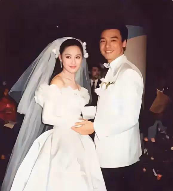敗光兩個富豪家產的章小蕙,20年後再看她,前後差距一個天一個地