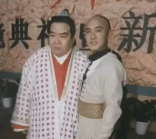 鄭則仕晚年淒慘,欠債住貧民窟十年,劉德華「伸手援助」 走出困境,網友:朋友貴在雪中送炭