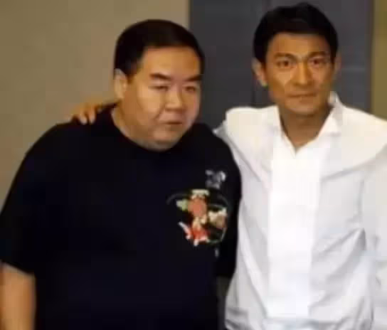 鄭則仕晚年淒慘,欠債住貧民窟十年,劉德華「伸手援助」 走出困境,網友:朋友貴在雪中送炭