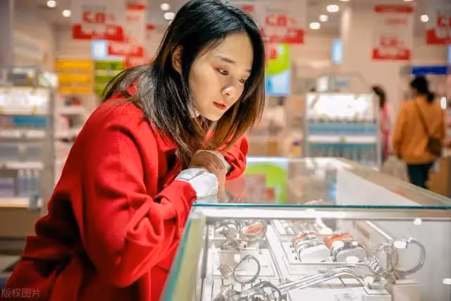 老公發生意外,一個人拉扯年幼的女兒,我該何去何從?