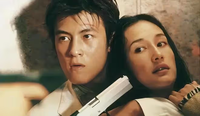 43歲李美琪曬日常，頭裹浴巾身穿比基尼，小腹平坦多處紋身！