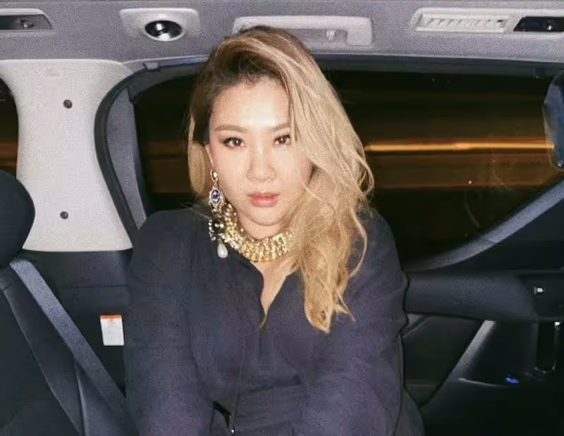 恭喜!香港知名星二代鄭欣宜迎35歲生日,多年來每月從基金領取2萬元,被曝將正式繼承亡母6000萬遺產:肥姐用心良苦