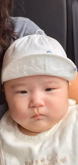 51歲才得女!黎明曬兩歲女兒近況,曾被認為「外形普通」,如今瘦成小美女似父親