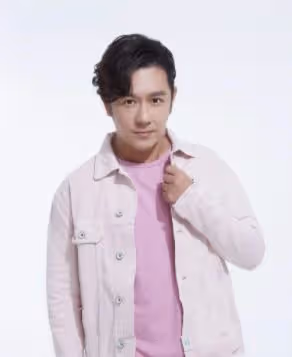 36歲蔣麗莎疑懷上5胎！站街邊掀衣服小腹凸出，老公陳浩民哈哈笑