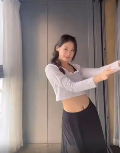鄭愷小姨子在姐姐家穿衣被嘲,沒分寸沒底線,心思不正手段低!