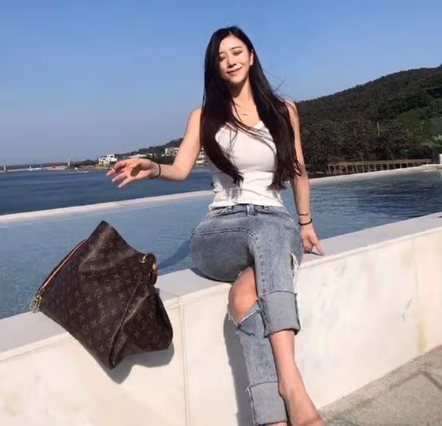 韓國女模被稱真人版「海賊王女帝」,看到身材後,我承認我羨慕了