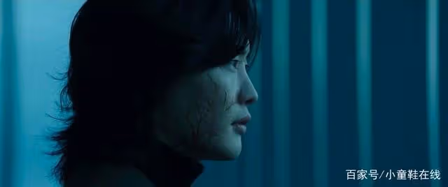 《魔女2》李鍾碩挑戰新形象長發+爆肌!精瘦花美男健身前後差超大