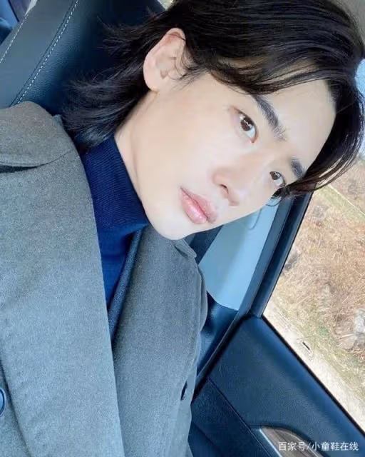 《魔女2》李鍾碩挑戰新形象長發+爆肌!精瘦花美男健身前後差超大
