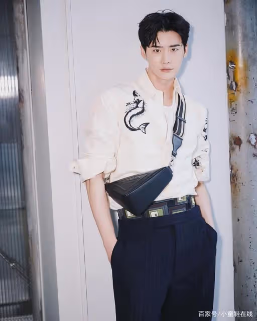 《魔女2》李鍾碩挑戰新形象長發+爆肌!精瘦花美男健身前後差超大