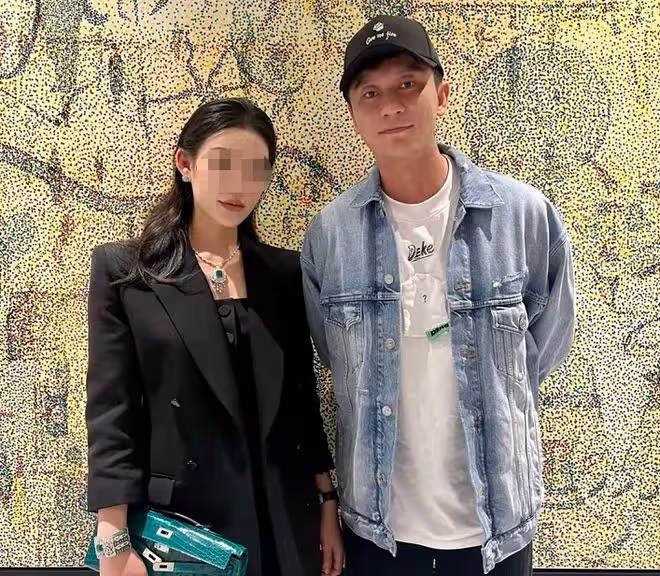 李晨譚凱與網紅聚會,喝6瓶千元茅台27瓶洋酒,互相曖昧搭肩膀