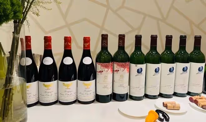 李晨譚凱與網紅聚會,喝6瓶千元茅台27瓶洋酒,互相曖昧搭肩膀
