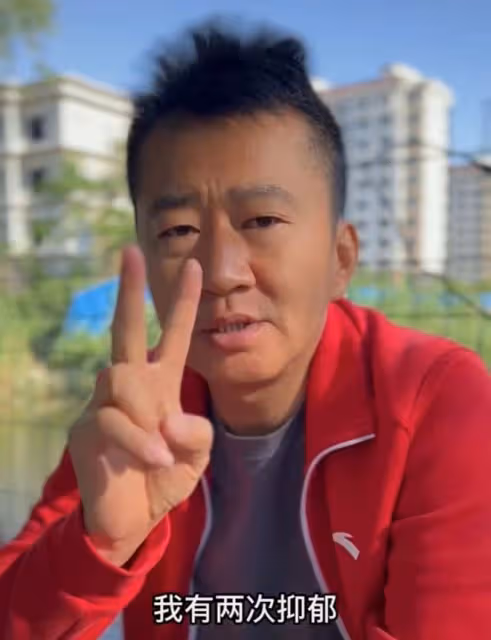 戲骨李嘉明自曝兩度患抑鬱症，不出門不說話人消瘦，都和沒錢有關