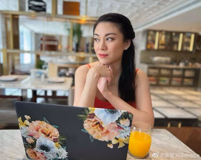 驚喜！TVB前花旦10年後重返電視城開工，曾為嫁豪門不介意做後母