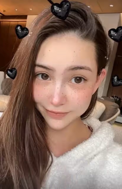 昆凌曬美女穿搭照滿心羨慕,剛生下三胎女兒就出現「身材焦慮」,網友:可以求助好友劉畊宏教練