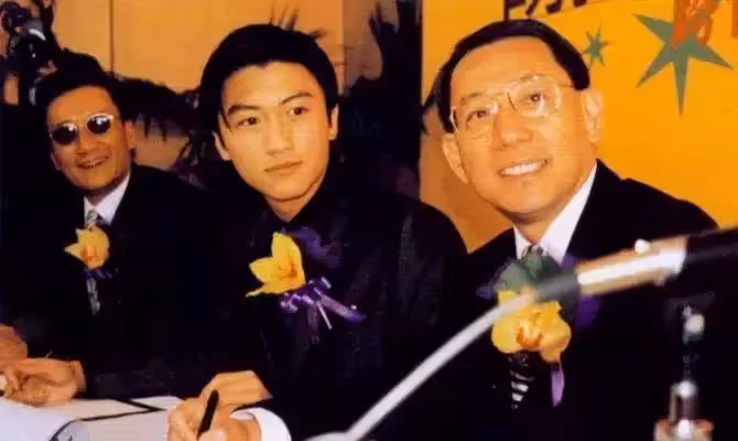 放棄貌美前妻張柏芝,癡戀「比他大11歲」的王菲,謝霆鋒「說出原因」後,網直呼:我不信。