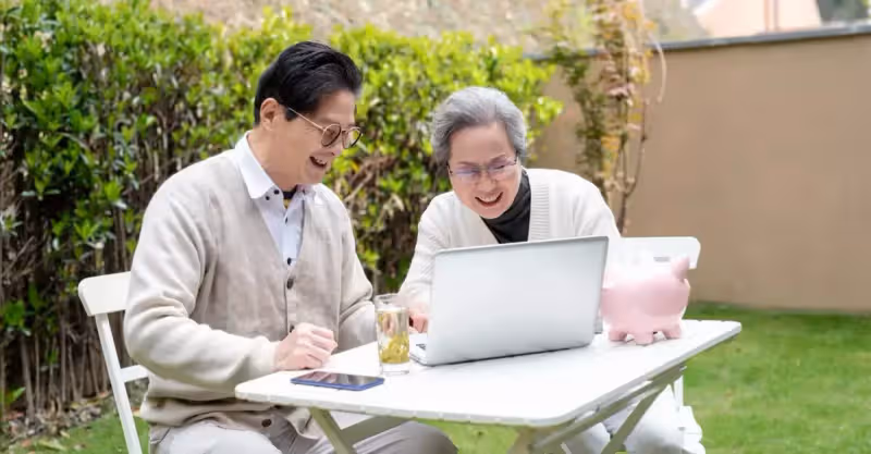 67歲再婚阿姨：我退休金7000，如今卻連感冒藥都買不起，後悔再婚