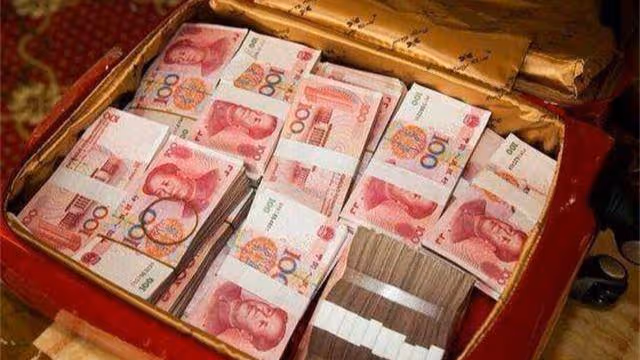 小舅子買房，岳父找女婿借25萬，如今女婿催還錢，岳父：抵扣彩禮