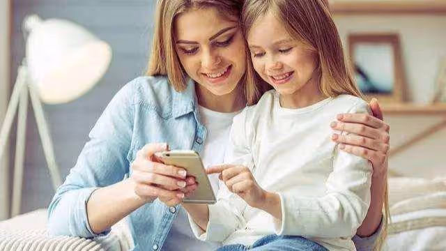 小伙分手三年,前女友找他借十萬養孩子,小伙拒絕:找他爸