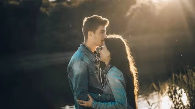 女孩不要彩禮嫁人,男友卻租二手婚紗,女孩退婚:這點錢都想省?