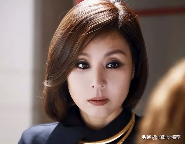 自私、攻於心計的她