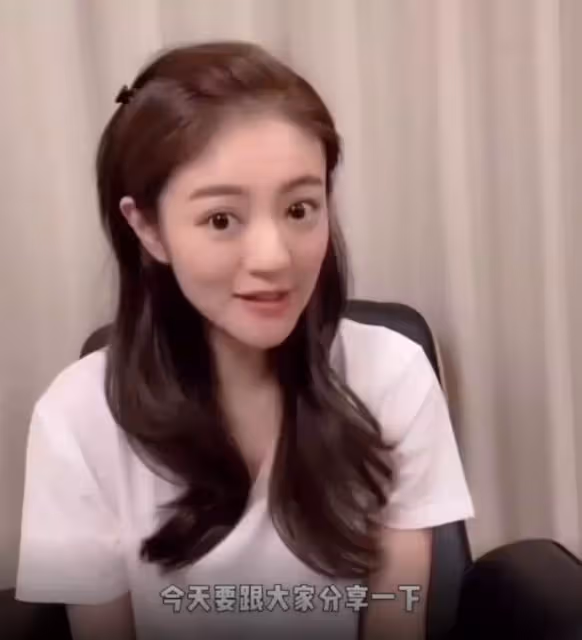 臉崩了?安以軒近照曝光,蘋果肌碩大下巴拔尖,網友:越發像巫婆