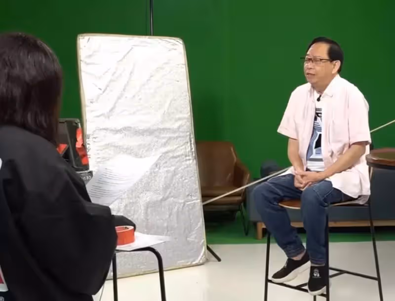 「老戲骨」黎彼得病癒後首露面!穿短袖襯衫打扮斯文,72歲精神氣十足,一度零收入生活拮據:感激黃宗澤資助
