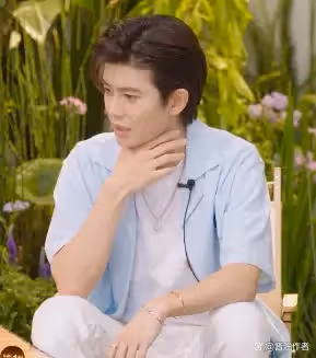 任嘉倫換一個髮型,直接從小奶狗變成小狼狗,工作室發圖秒變型男