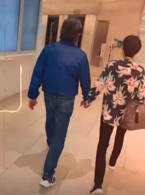 姜大衛一家出行照曝光!與妻子十指緊扣太恩愛,曹永廉子女罕露面像外公