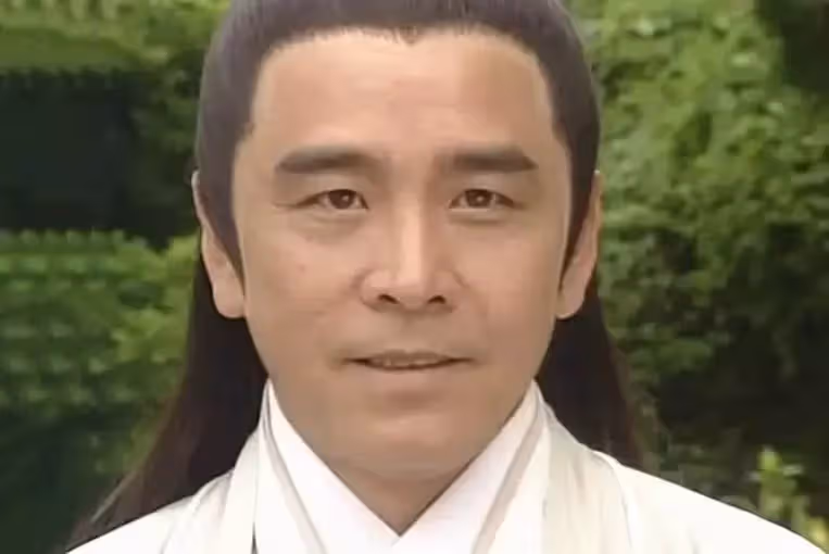 姜大衛一家出行照曝光！與妻子十指緊扣太恩愛，曹永廉子女罕露面像外公
