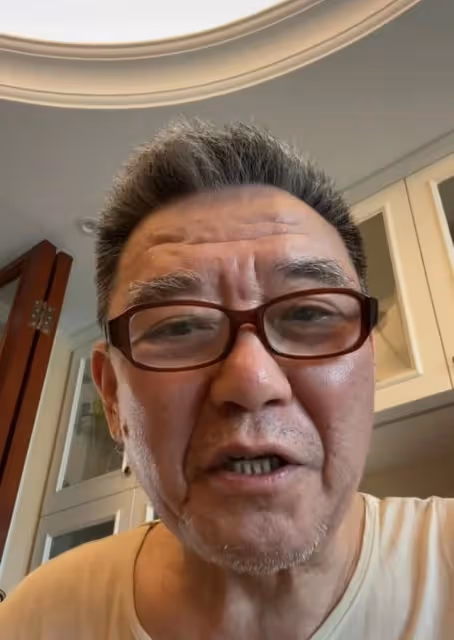 李立群解封后與劉畊宏連夜見面,學跳操同手同腳,多人聚餐太熱鬧