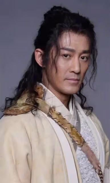 68歲成龍演武師,58歲甄子丹演喬峰,香港功夫片還靠老年人撐著