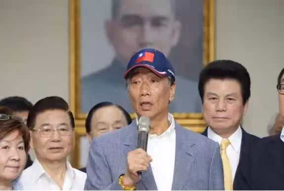百善孝為先!郭臺銘身價2600億不忘母親養育之恩,囑託下屬媽媽想要的一律少報一個0全買下:希望她能活到100歲